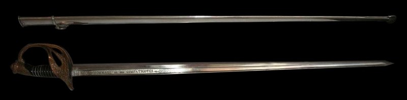 Sabre Caud ensemble sans socle avec fourreau.jpg