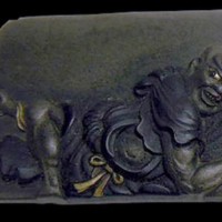 Ronin (détail du <em>menuki Bras de fer</em>)