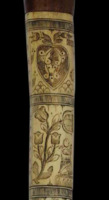 Personnage en prière (détail de la hampe de la hache de corporation)