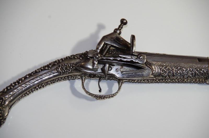 Pistolet oriental (détail de la platine).jpg