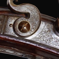 Rinceaux et signature (détail de la platine du tromblon signé Moreau)