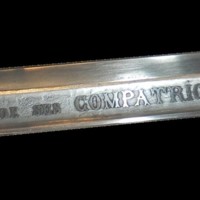Détail du sabre du Commandant Caud (inscription face B)